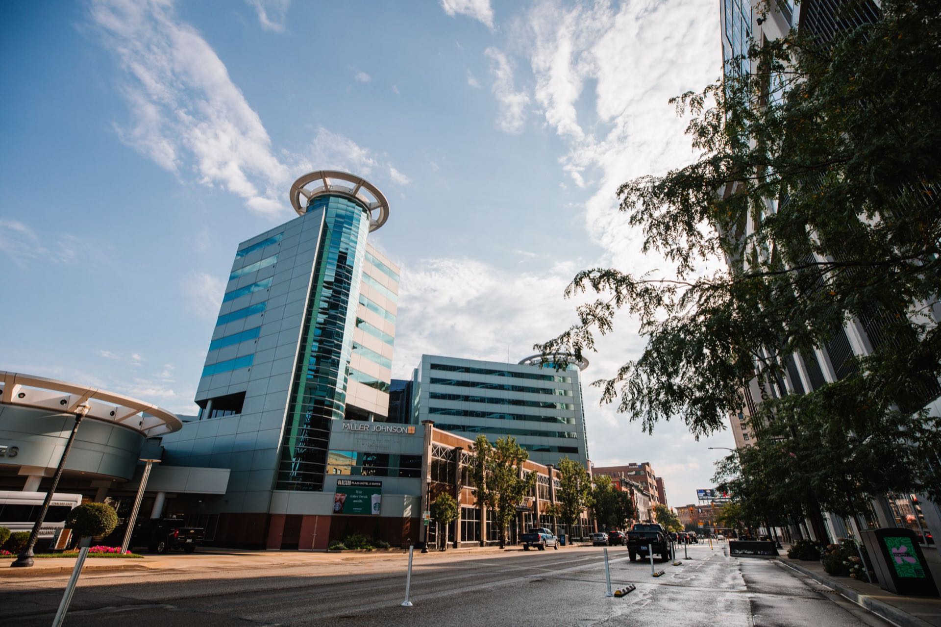 Downtown Kalamazoo from above, the Radisson and the surrounding blocks in daylight
